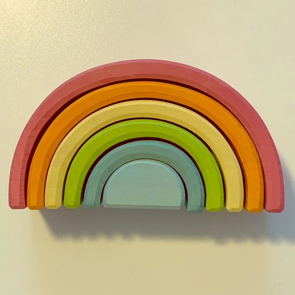 Grimm’s Small Pastel Rainbow!!! 6 wooden pieces.